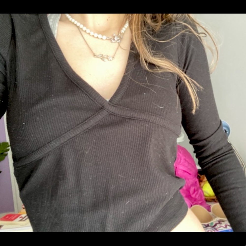Forever 21, Black, ribbed, long sleeve, V-neck, cropped top.